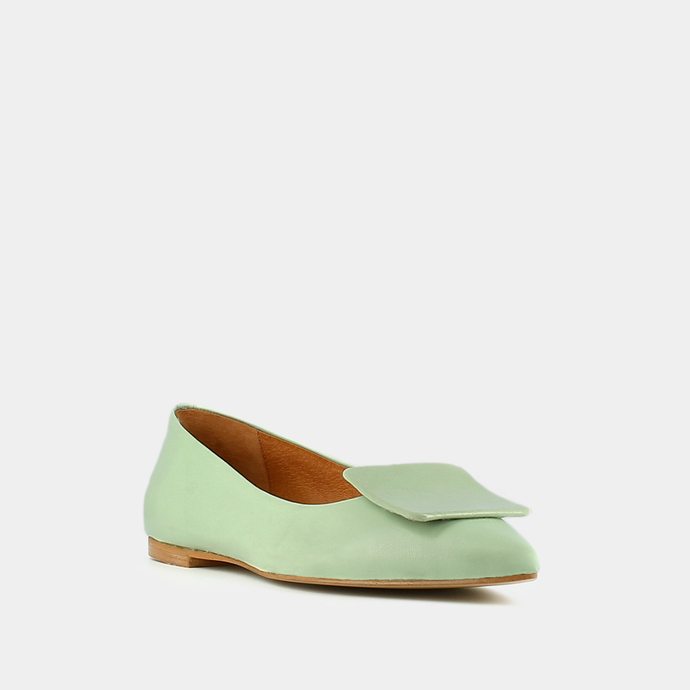Ballerines à bouts pointus  en vernis plissé vert clair