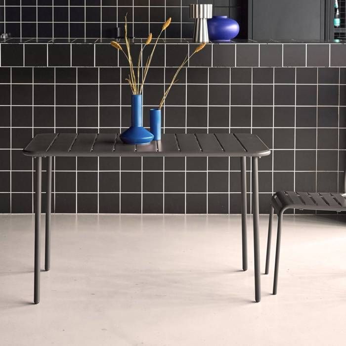 Table de jardin métal 4 places. anthracite. Amelia. 120x70cm. traitement antirouille. lattes et bords arrondis.