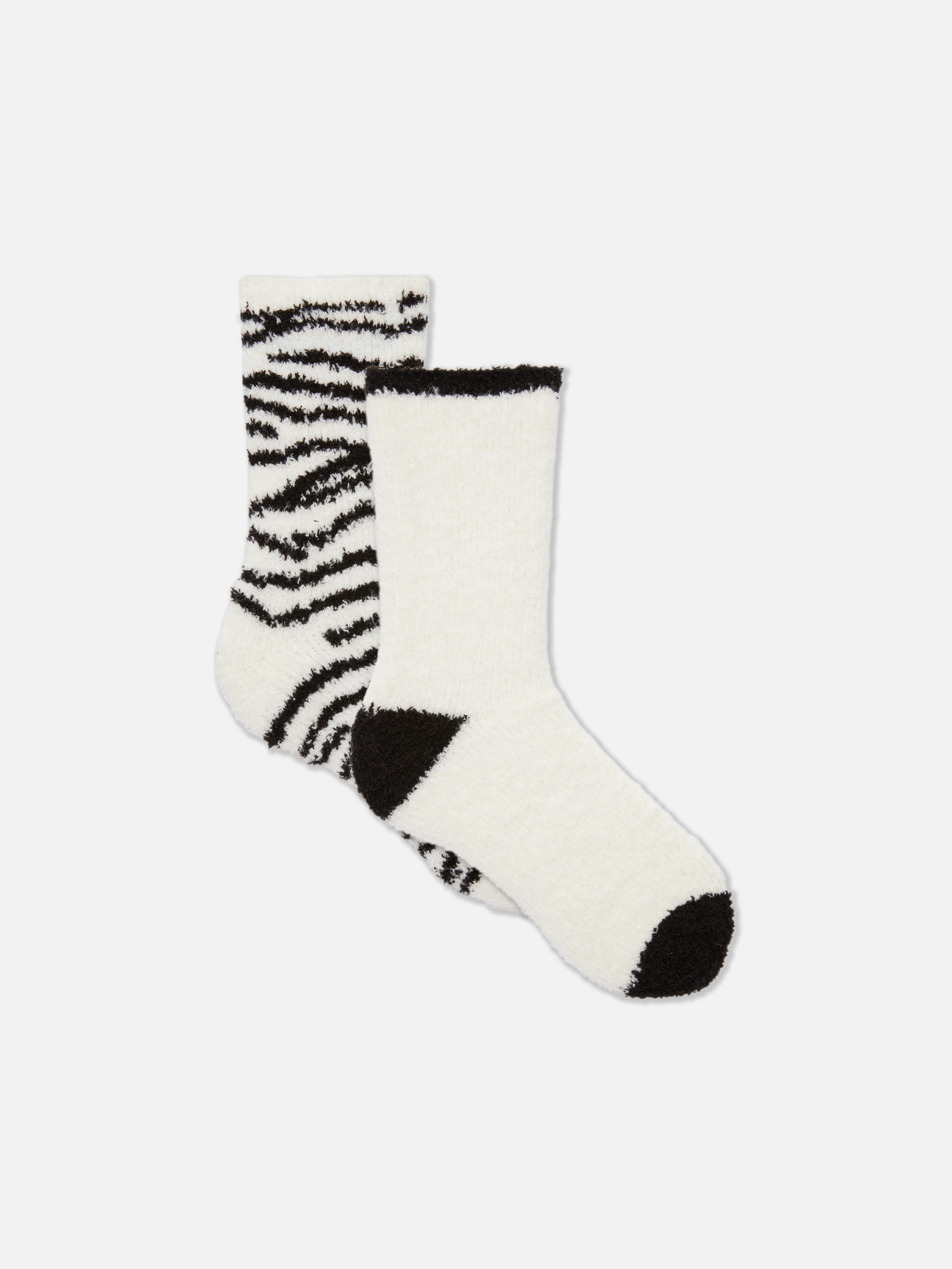 Warme, gemusterte Socken, 2 Paar. Diese flauschigen Socken reichen bis zur Mitte der Wade und sind perfekt zum Entspannen zu Hause.