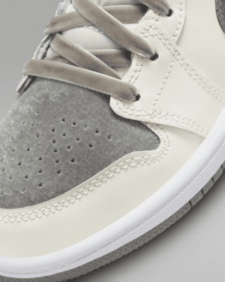 Jordan 1 Mid SE Younger Kids' Shoes