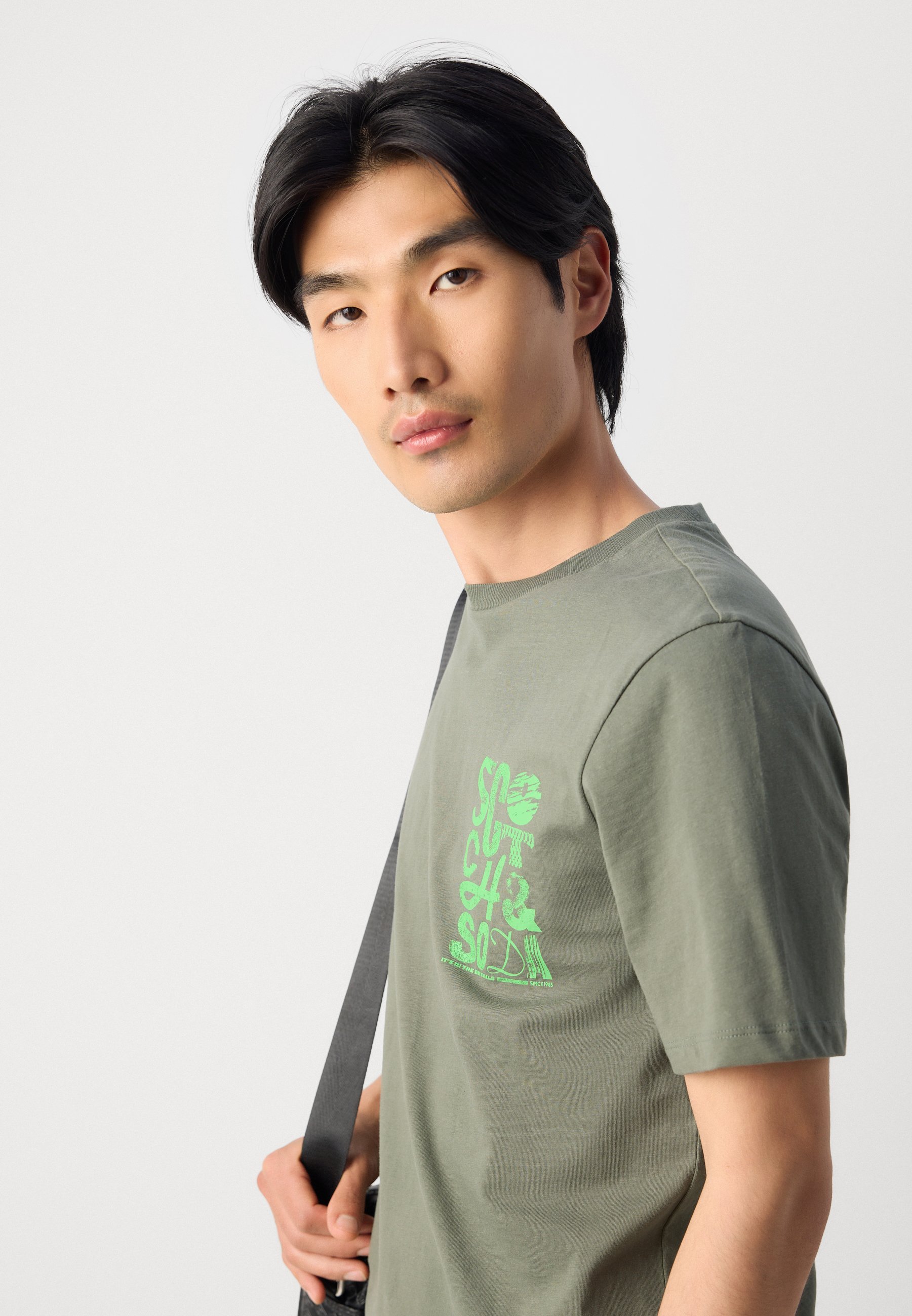 T-shirt Scotch & Soda coupe classique, logo imprimé sur la poitrine gauche - thym