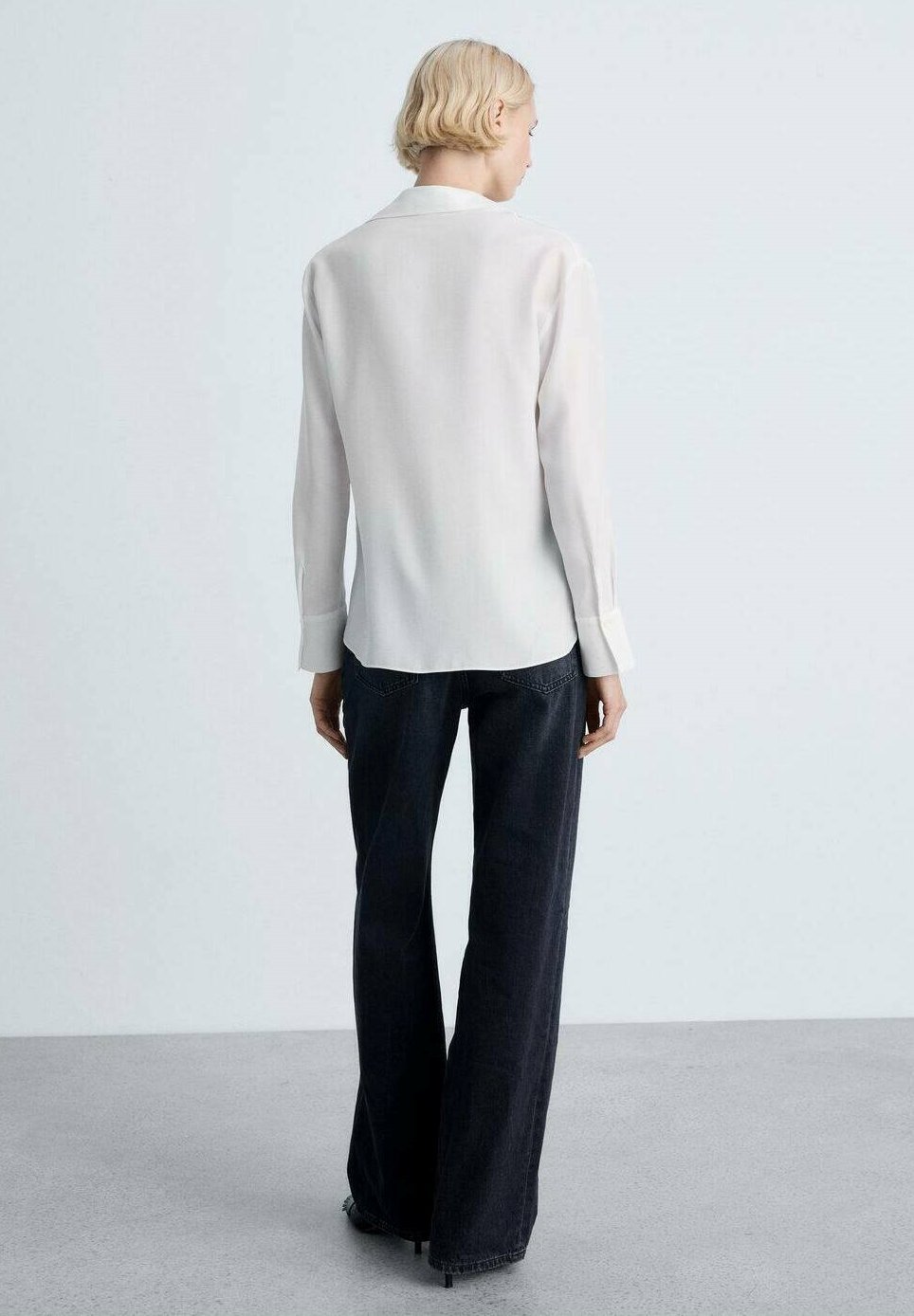 Mango Bluse mit Knopfleiste – cremeweiß
