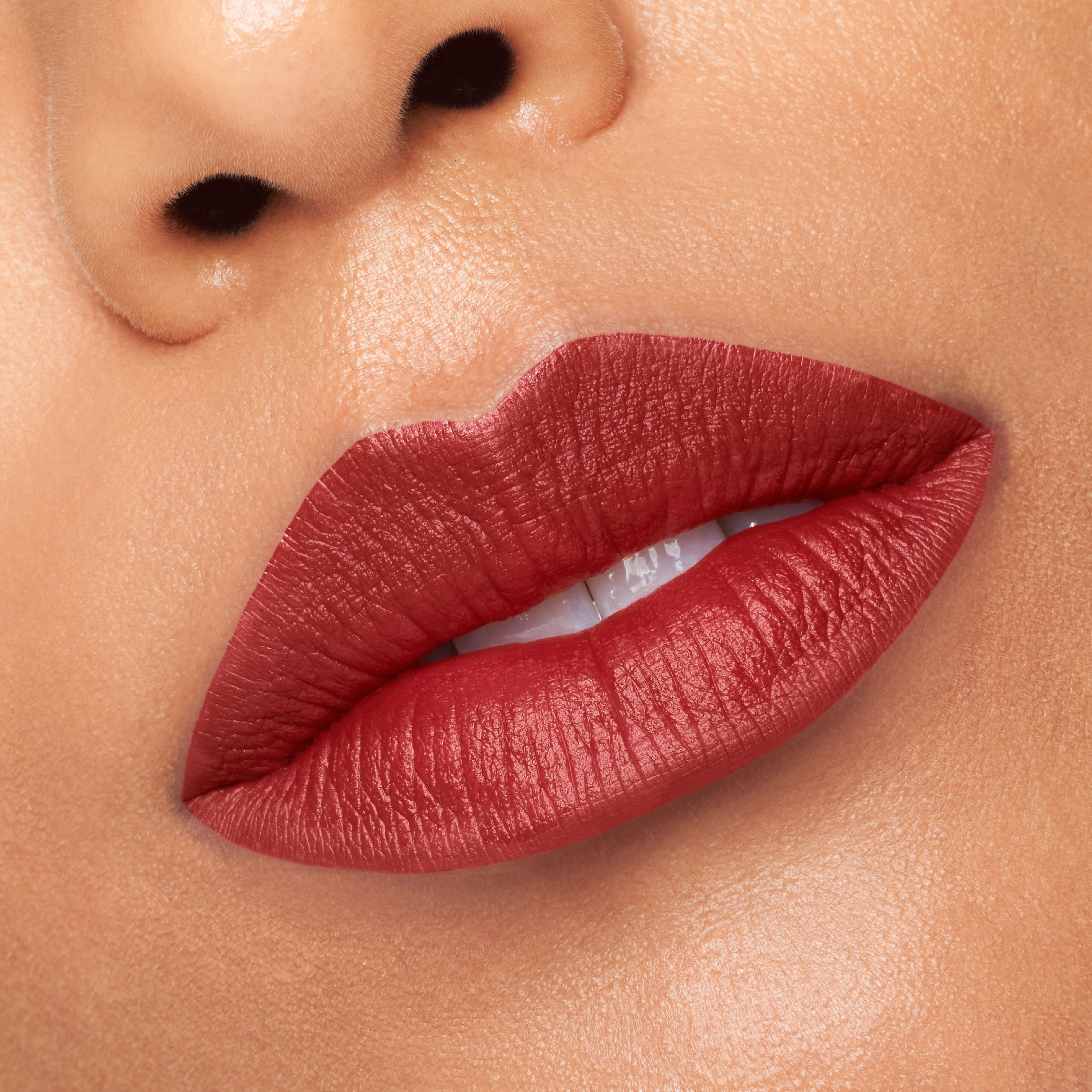 Color Riche Intense Volume мат кармин Кармини