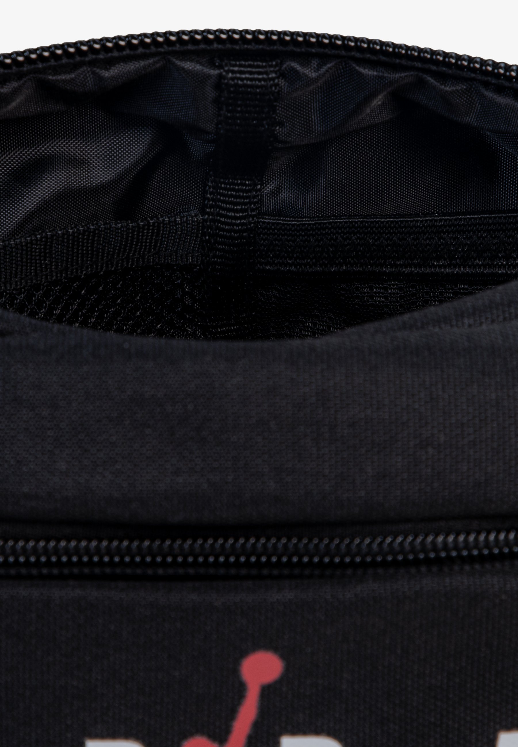 Jordan CROSSBODY BAG - Rankinė per petį - juoda