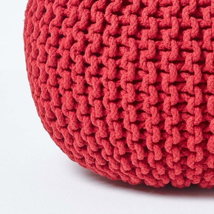 Roter runder Strickpouf