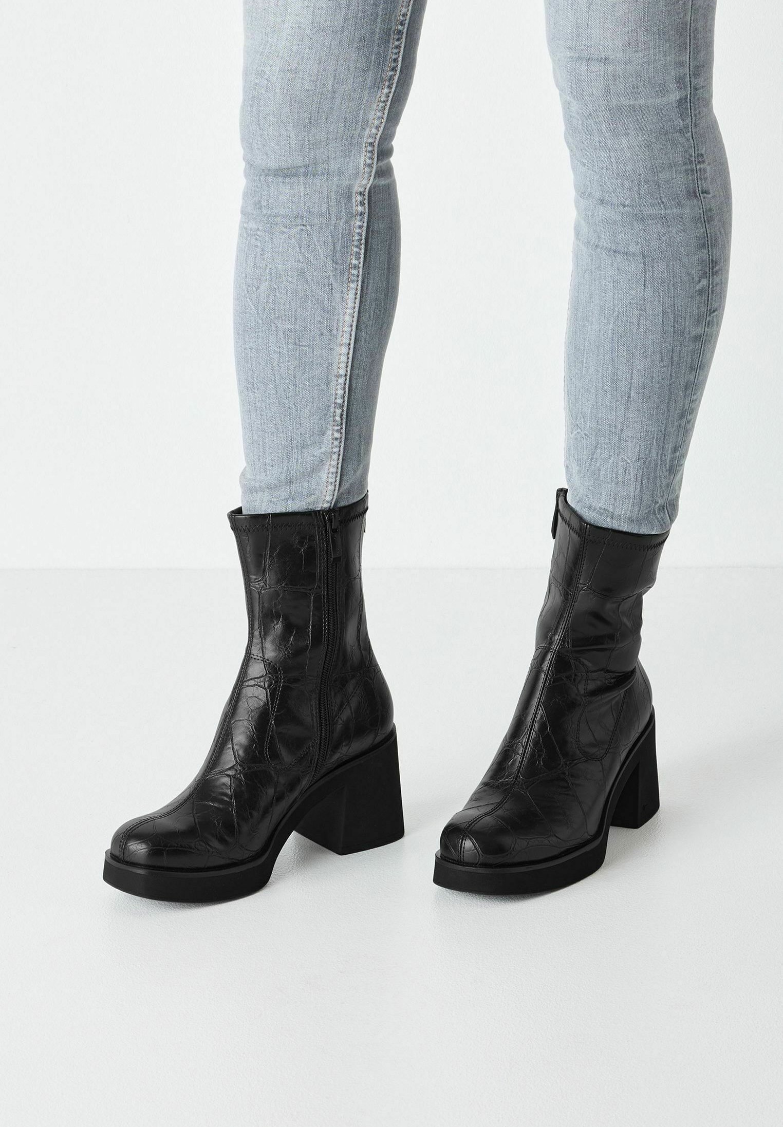 Stivaletti con tacco alto Tamaris - coccodrillo nero