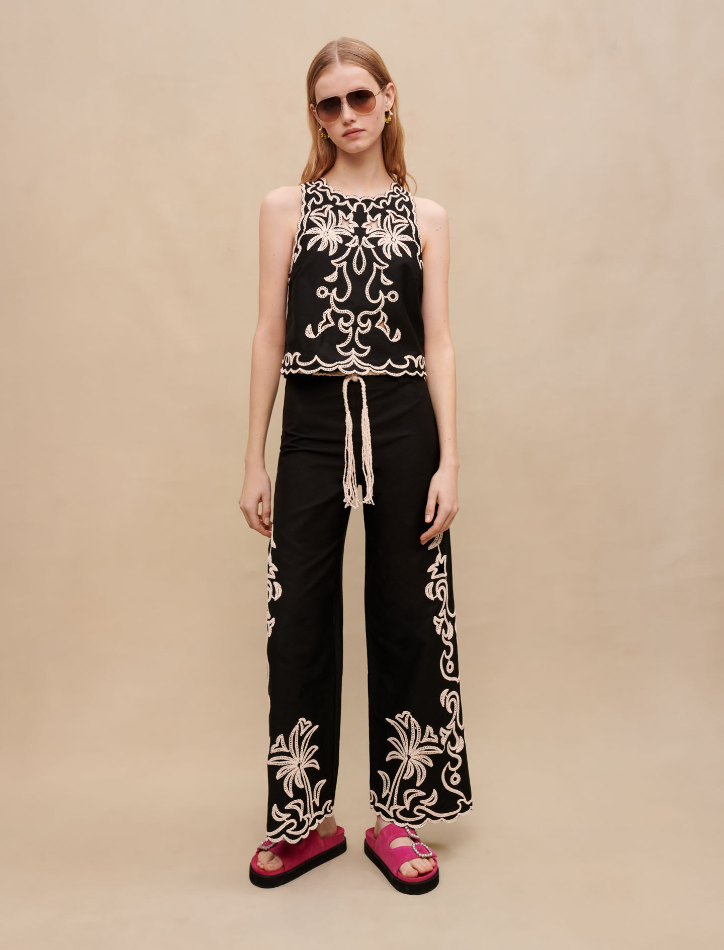 Top scurt brodat - Negru