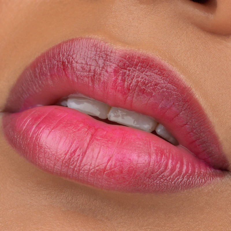 essence WHAT TO TINT! tekutá tvářenka a lesk na rty