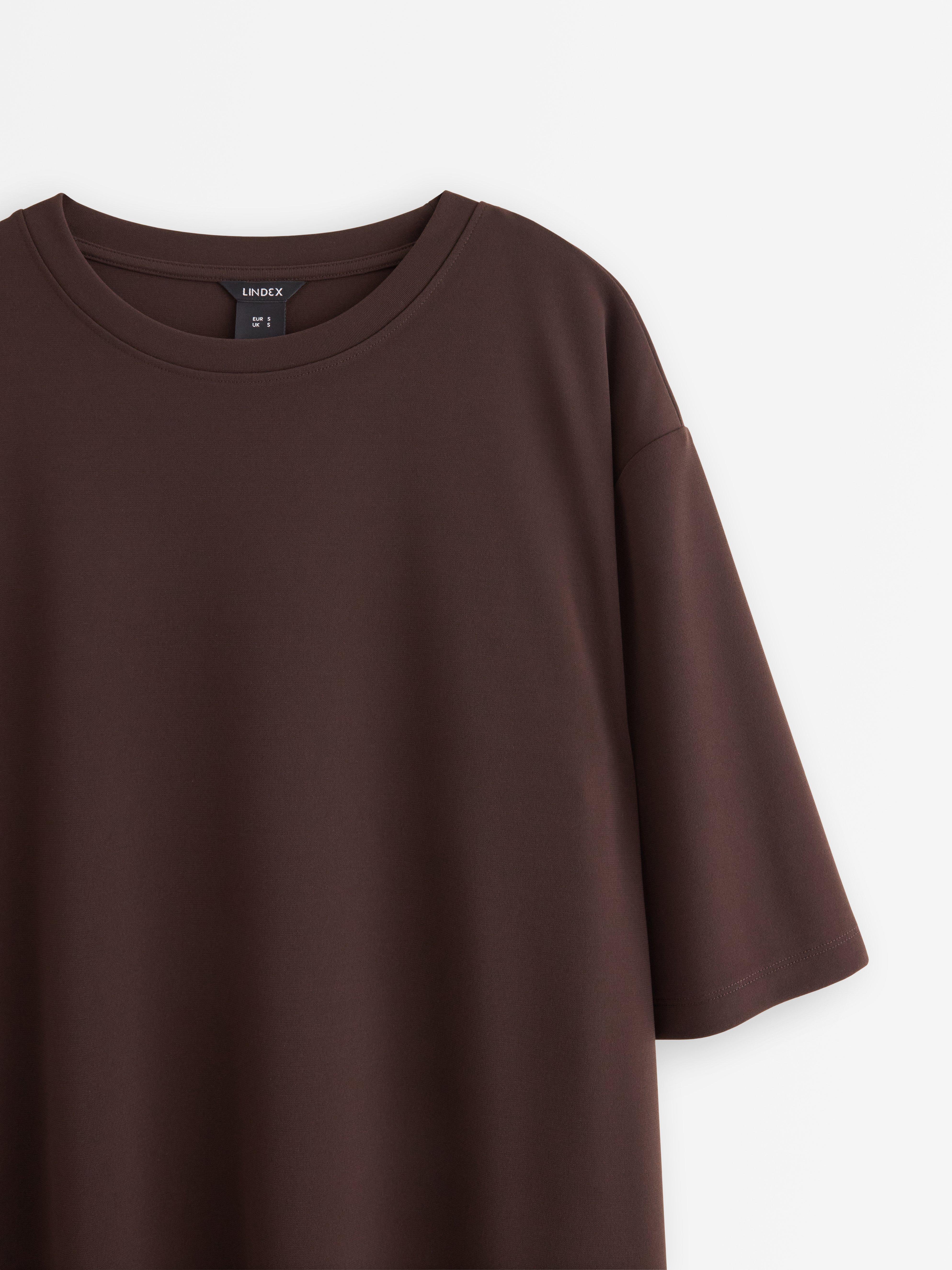 Camiseta midi marrom escuro