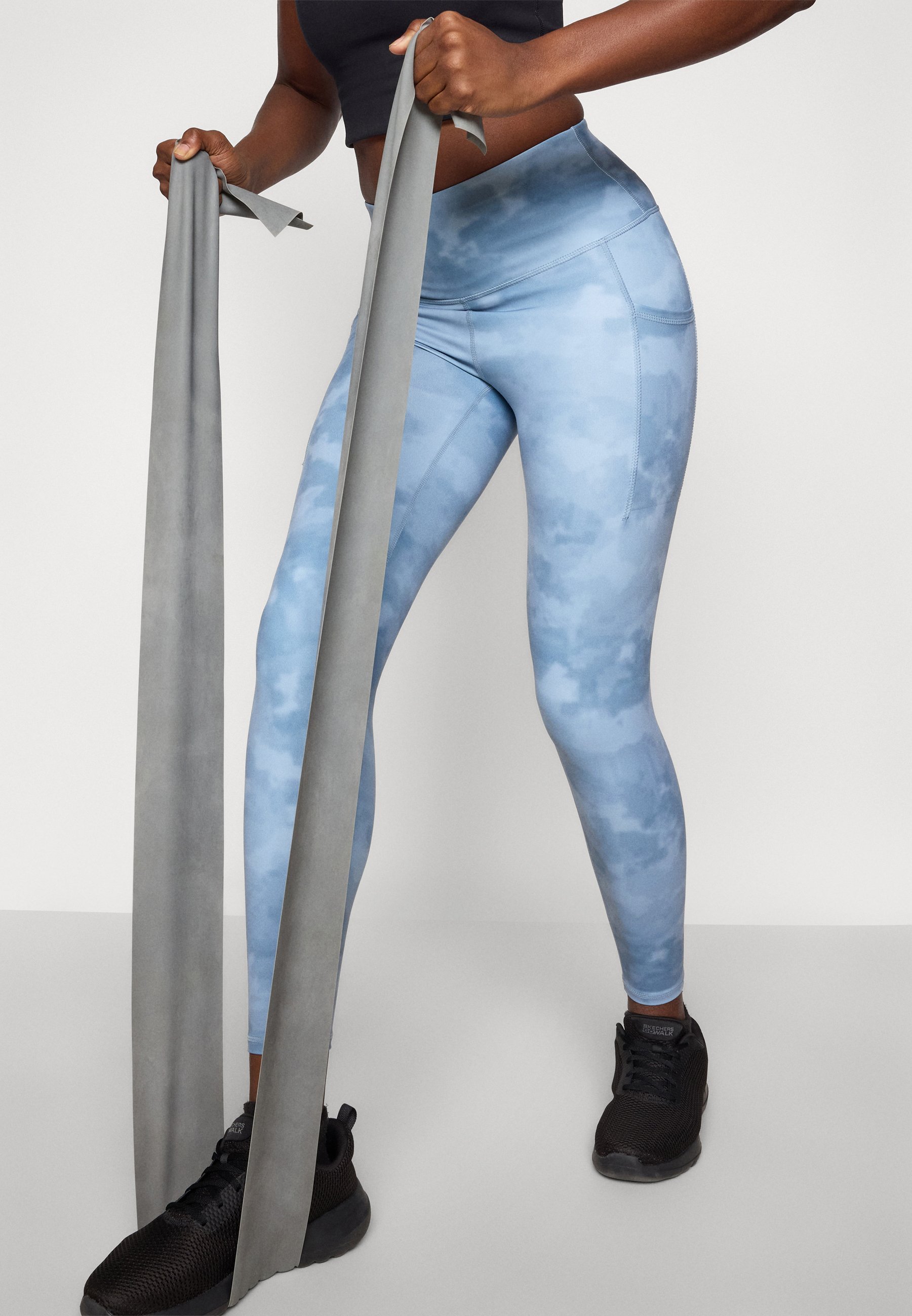 Champion HIGH RISE CAPRI LEGGINGS - Legíny - svetlomodré
