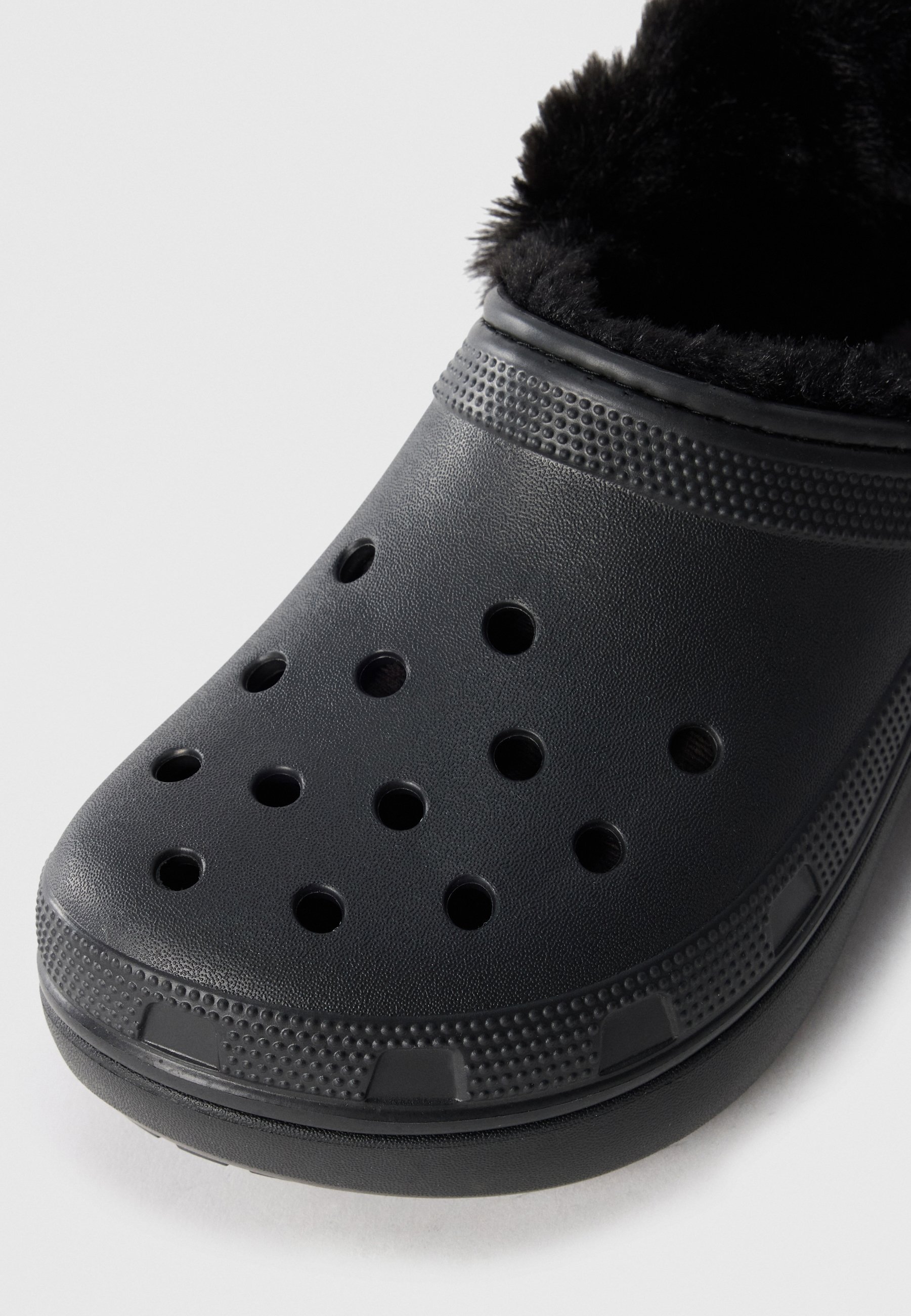 Crocs PLATFM LINED FUZZ STRAP - Šlepetės - juodos