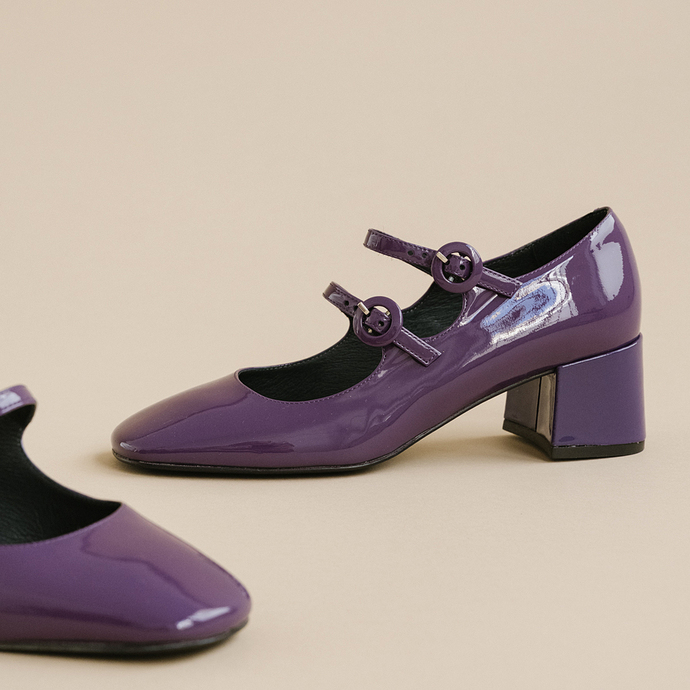 Babies à doubles brides et bouts carrés...  en vernis violet