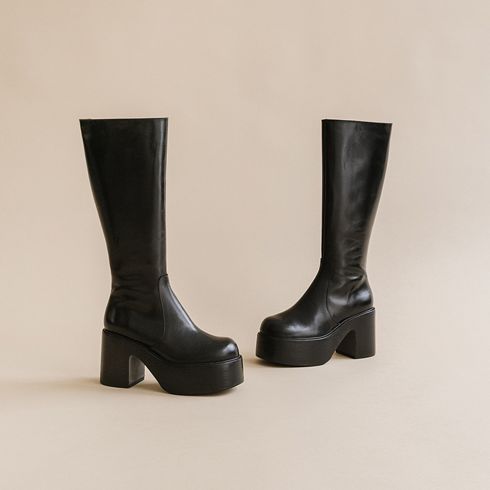 Bottes à plateformes et bouts ronds  en cuir noir