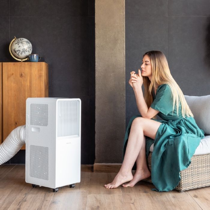 Aire acondicionado portátil conectado Cecotec ForceClima 7550 Style. 7000 BTU, cobertura de 14 m², pantalla LED, 4 modos y 2 velocidades.