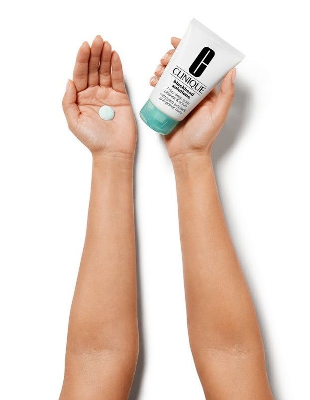 Blackhead Solutions 7 Days Deep Pore Cleanse And Scrumb Čistiaci prostriedok na tvár Peeling na póry