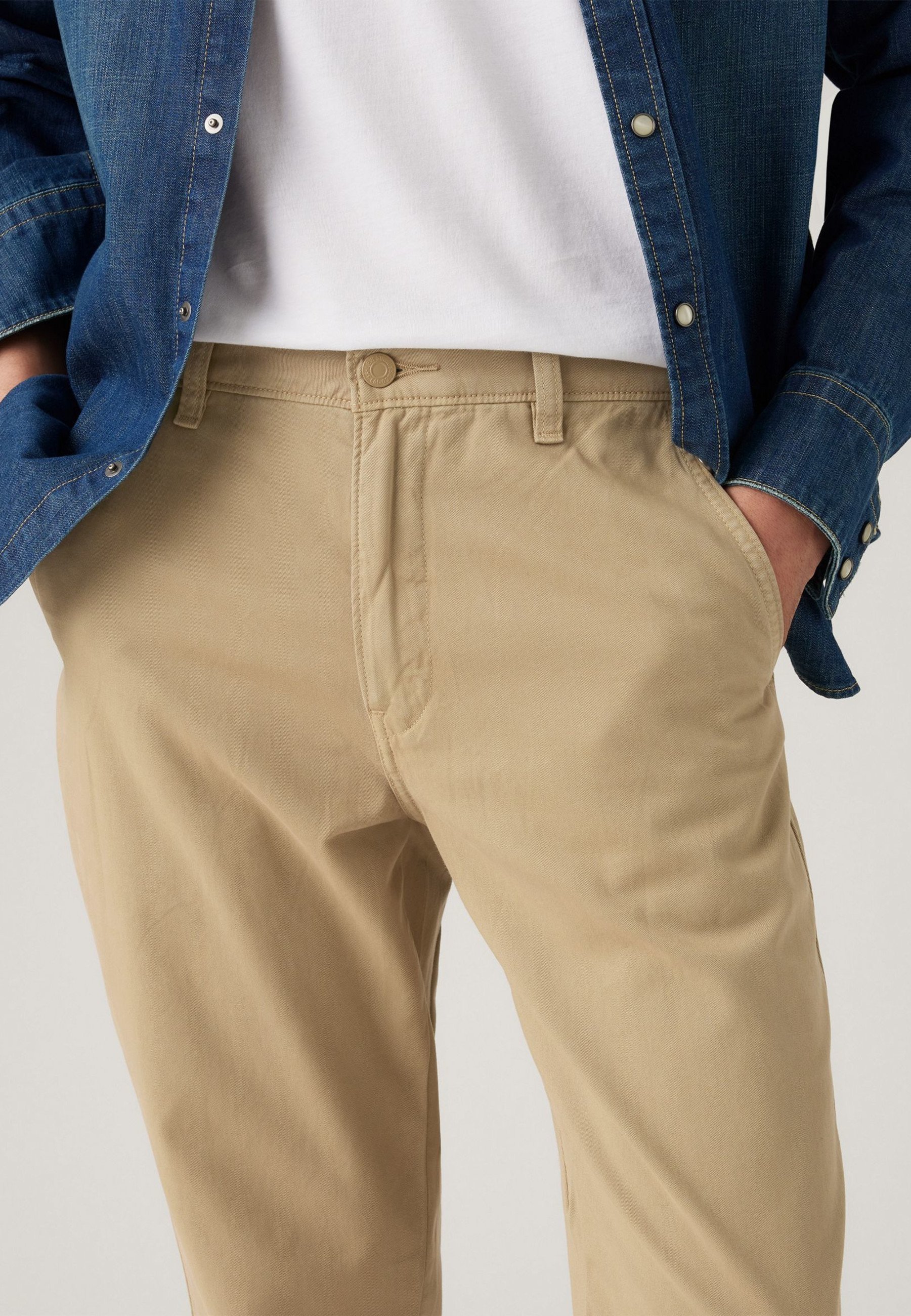 Levi's® AUTHENTIC - Chino nadrág - homokkhaki