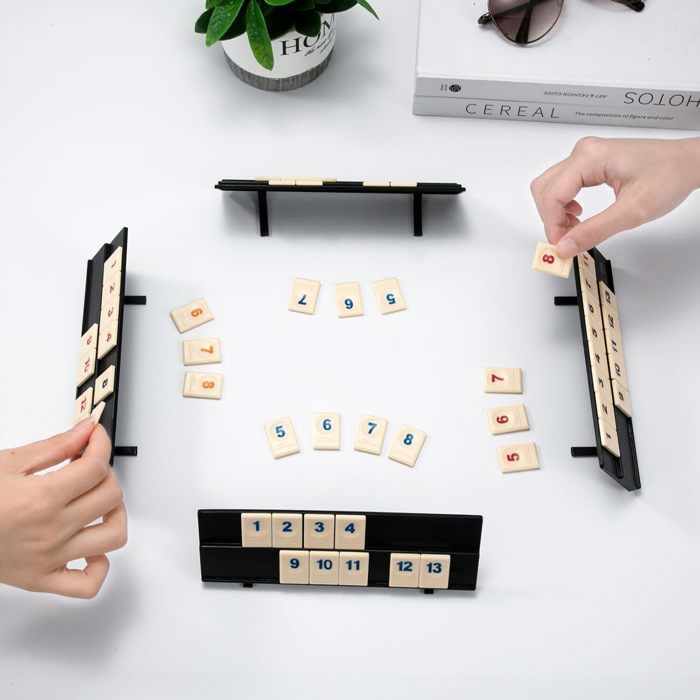 Set di mini dadi da Rummy, gioco classico di Rummy, gioco da tavolo di Rummy numerico con 4 ripiani, 106 dadi da Rummy per 2-4 giocatori