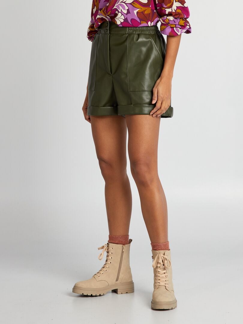 Pantalones cortos de talle alto con puños - VERDE