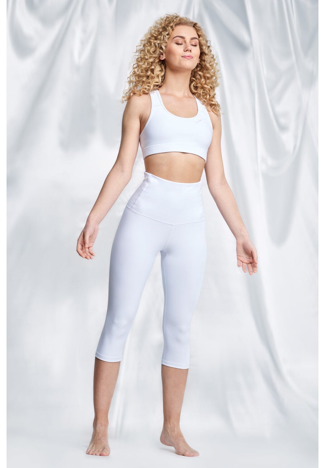 Winshape FUNCTIONAL COMFORT - Vidēja atbalsta sporta krūšturis - balts
