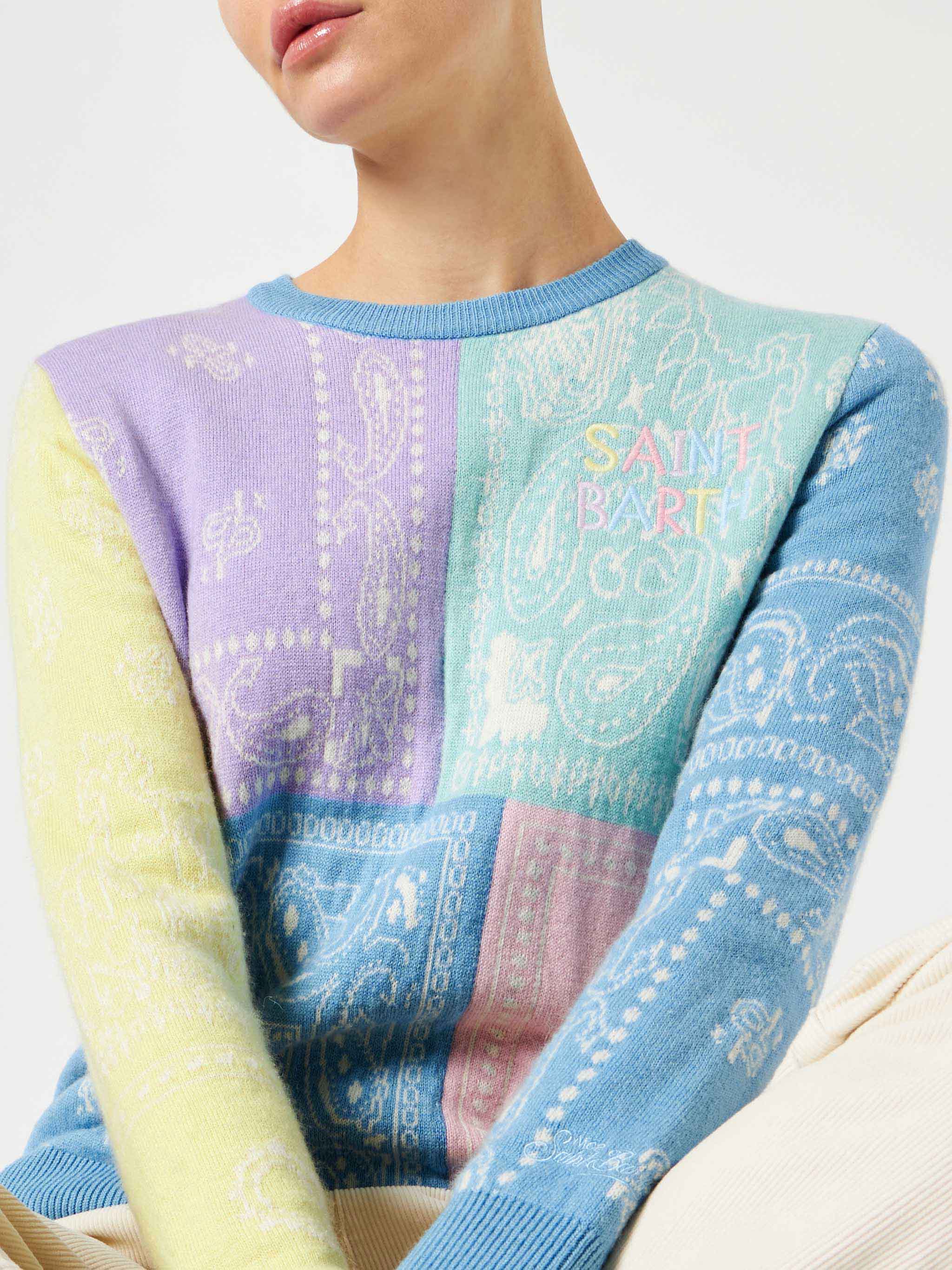 Maglione da donna garzato con stampa bandana