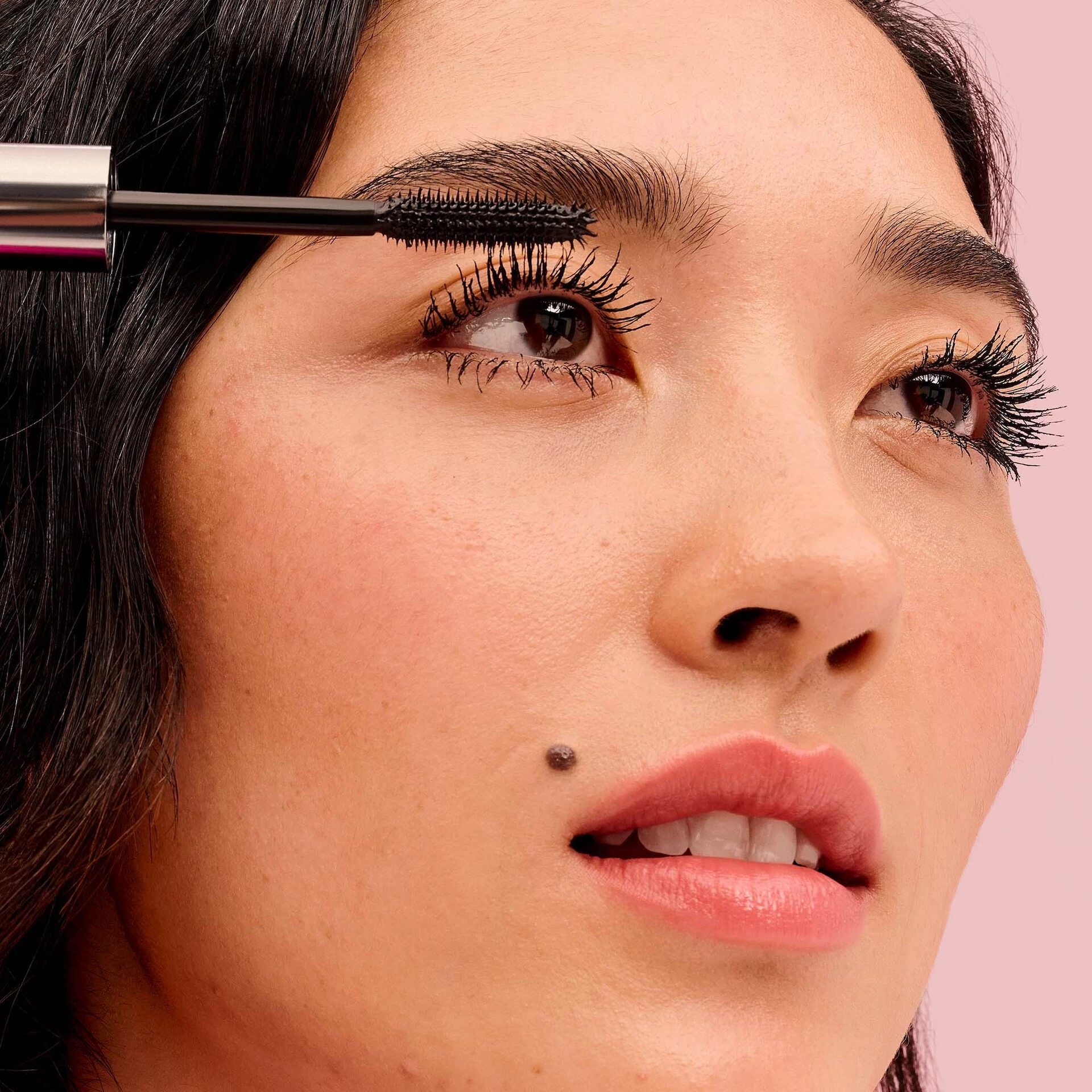 Tie ir īsti! Skropstu tuša Mini Black - Benefit