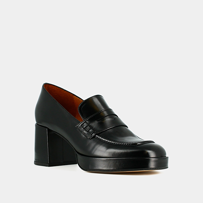 Mocassins à talons et bouts carrés  en cuir noir