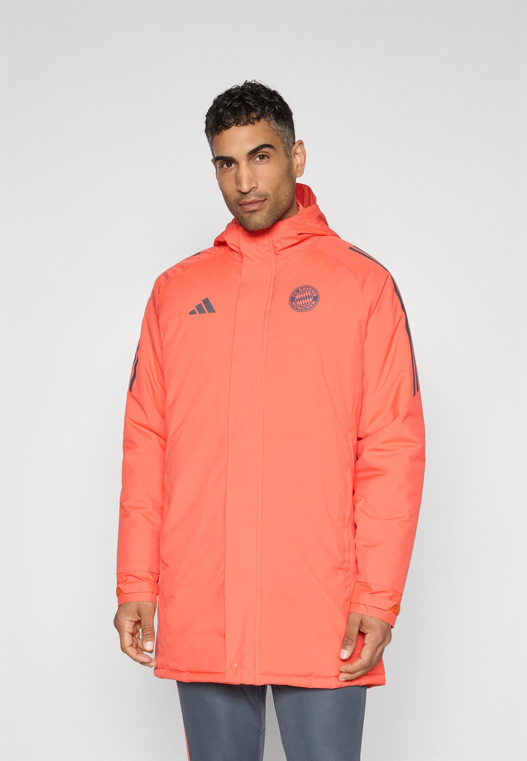 adidas Performance FC BAYERN MÜNCHEN WINTERMANTEL - Wintermantel - leichtes Koralle