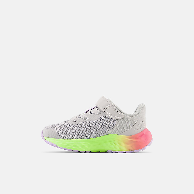 Dziecięcy Fresh Foam Arishi v4 Bungee Lace med górnym paskiem - Lekki aluminiowy av Cyber Lilac og Neon Pink