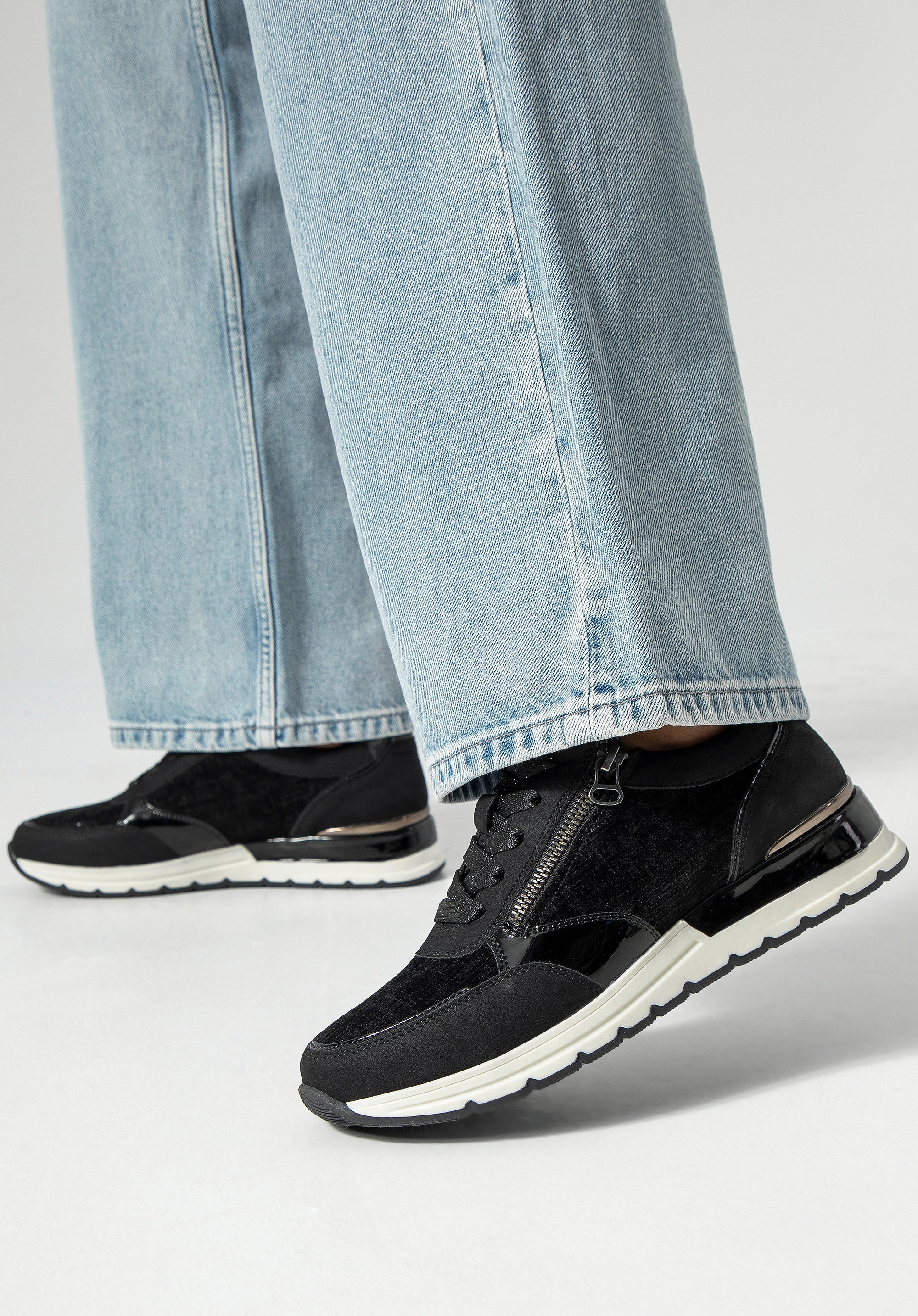 Damskie sneakersy z suwakiem na boku czarne