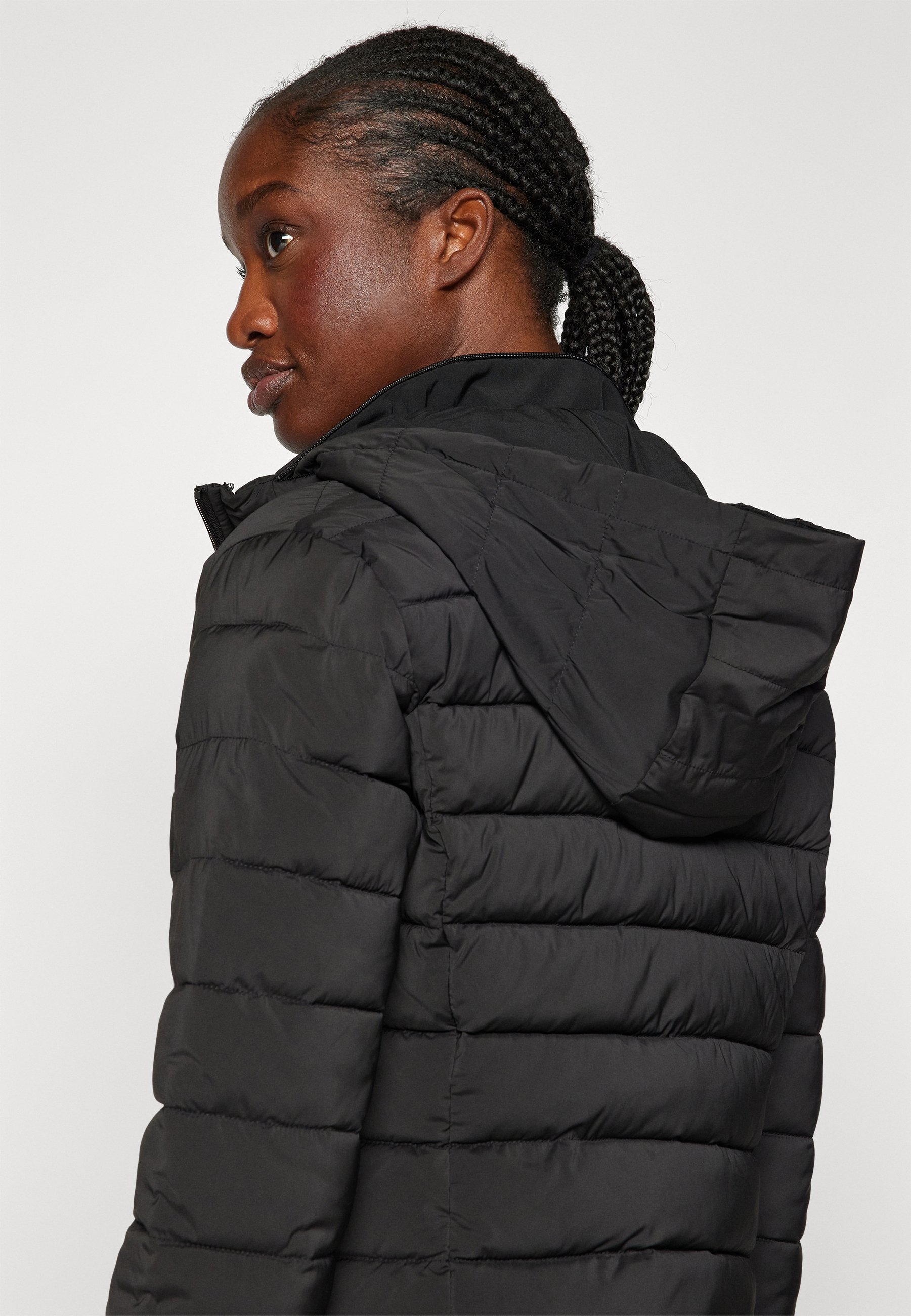 Guess SOLID HEAVY DIANN PUFFER JACKE - Lauko striukė - juoda