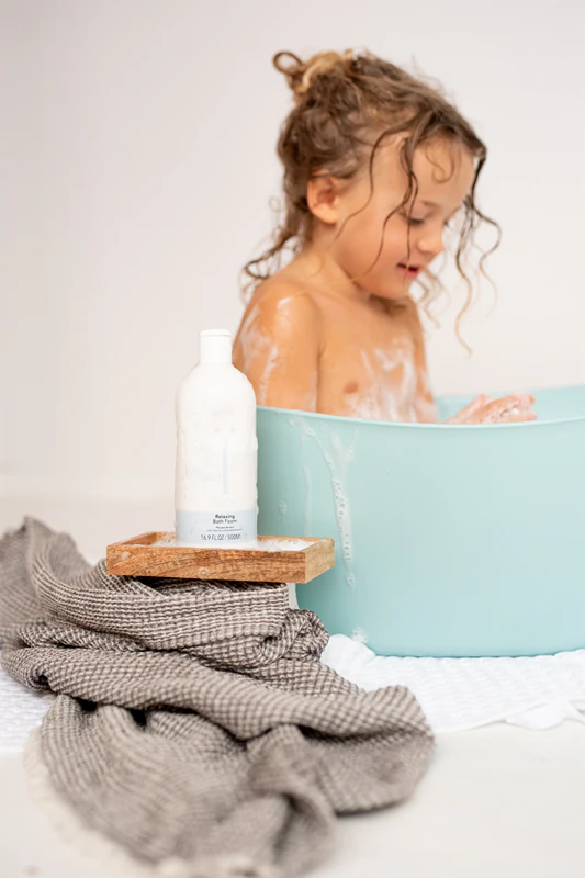 Espuma de banho relaxante Naif Baby & Kids para crianças.