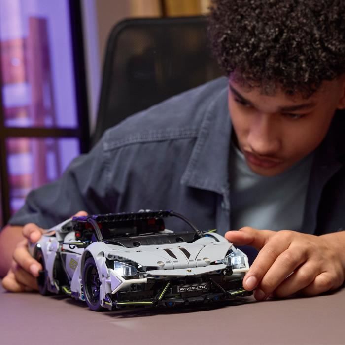 LEGO Technic 42214 Supercar Lamborghini Revuelto - Building Set for children aged 10 and up