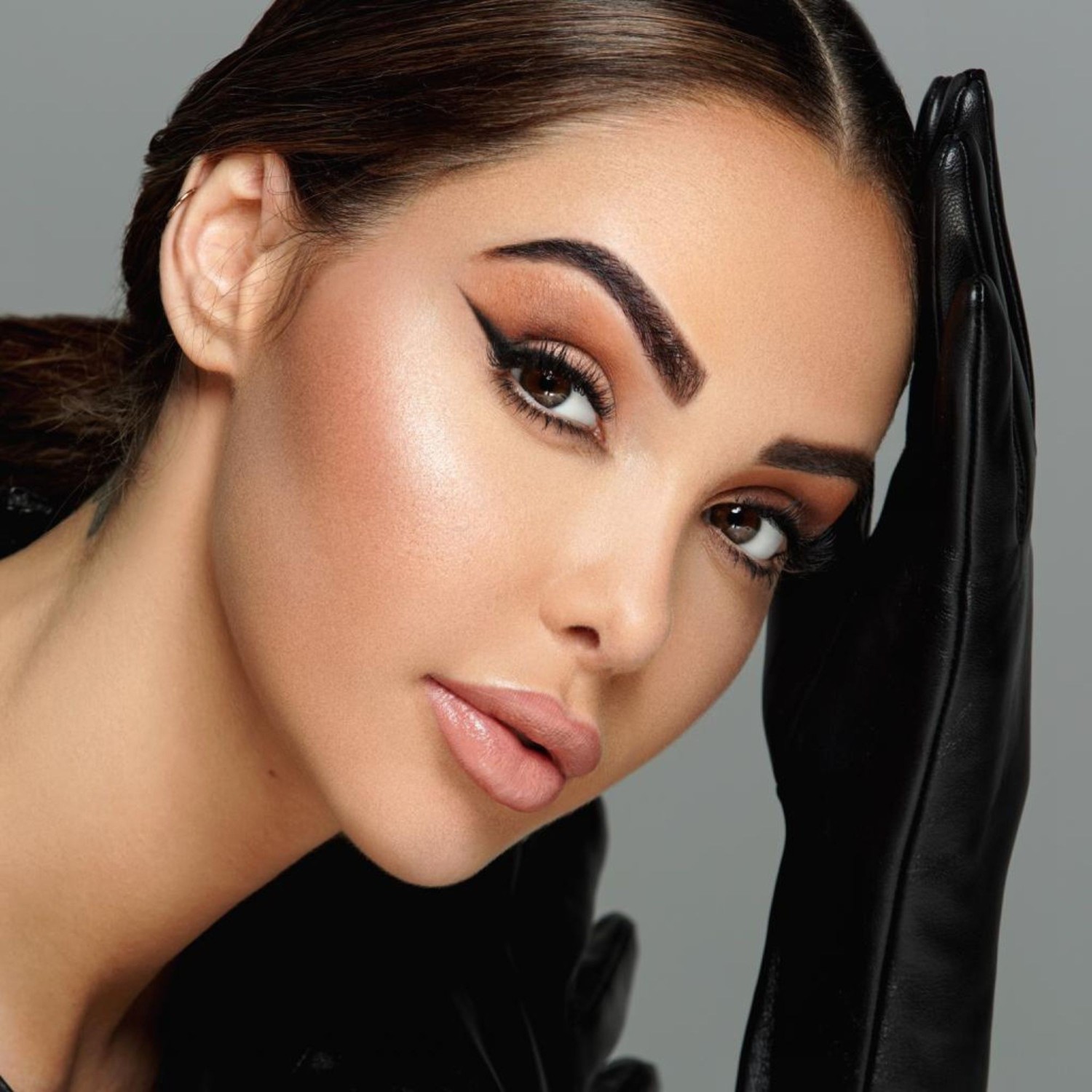 nabilla beauty Liner on Fleek 01