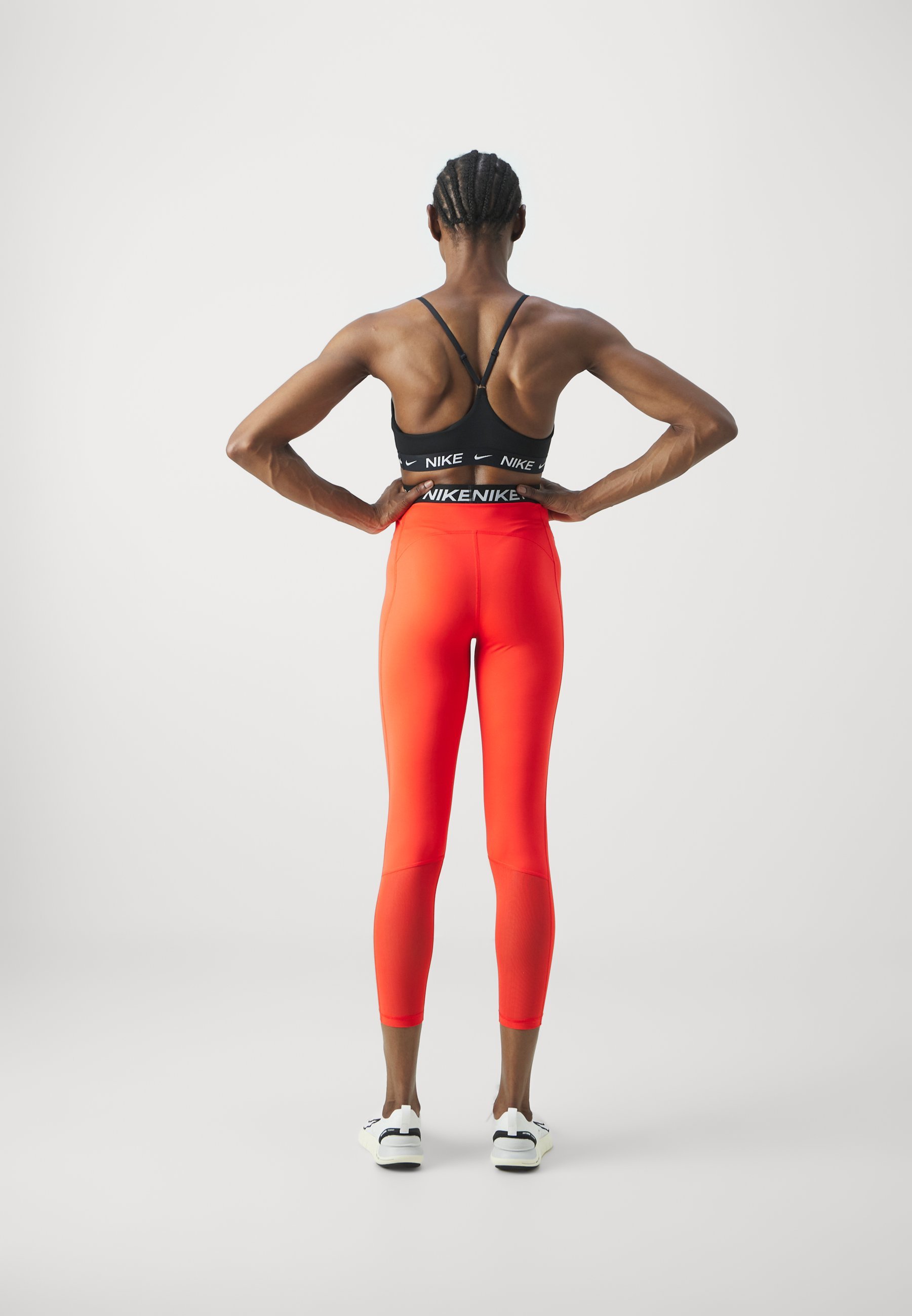 Nike Performance INDY BRA - Sportbeha met lichte ondersteuning - zwart/wit