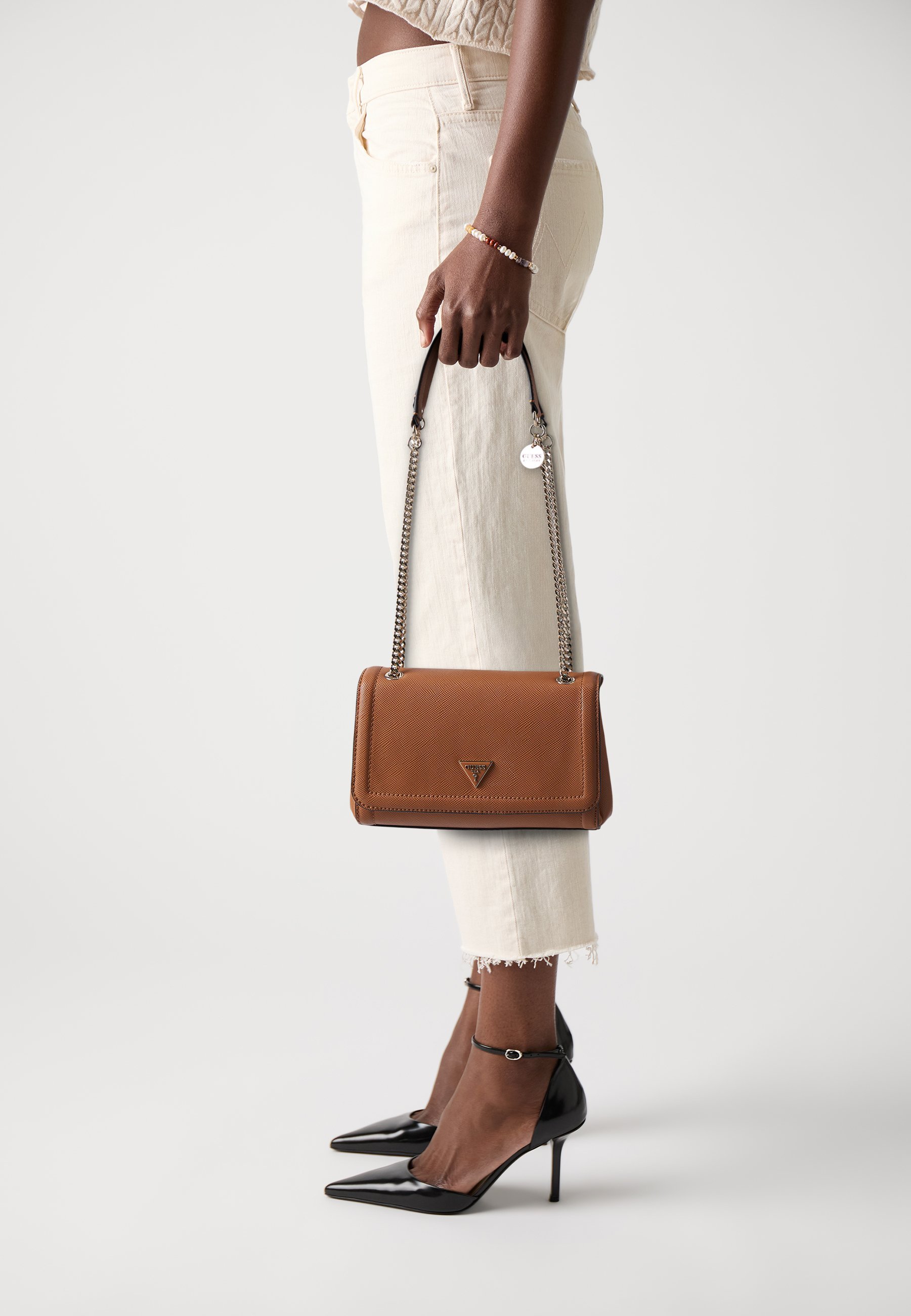 Guess NOELLE - Sac à main - cognac clair