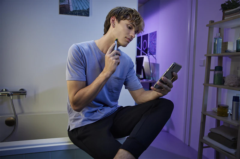 Holiaci strojček na bradu Philips OneBlade First Shave QP1324/30