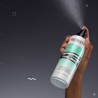 Redken Refreshing Curl Mist Spray, Revitalizáló Göndör Hajlakk, 250 ml