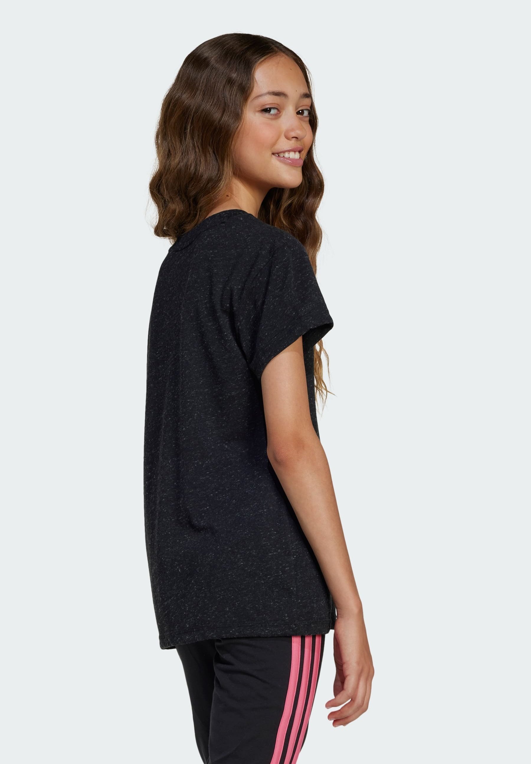 adidas Sportswear ESSENTIALS KIDS - T-shirt met print - zwart wit