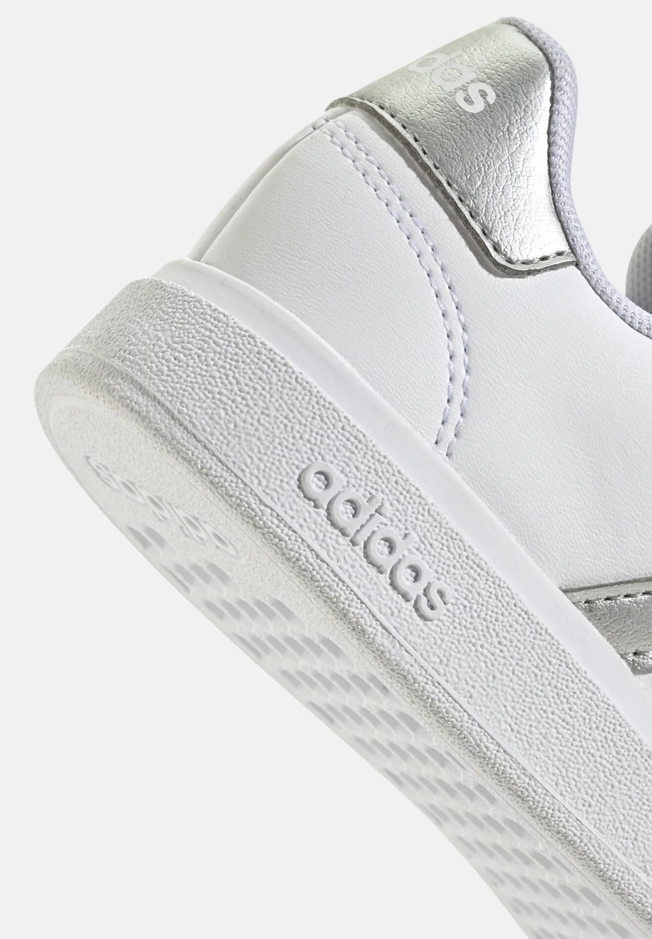 adidas Sportswear DE DEPORTE GRAND 2.0 - Chaussures de tennis pour court en terre battue - blanches