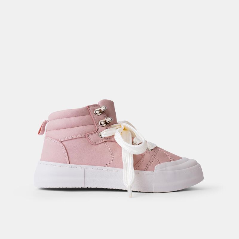 Bata flickskor