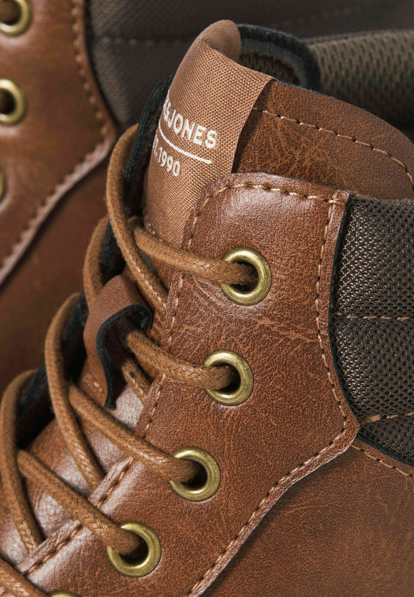 „Jack & Jones“ suvarstomi aulinukai su kulkšnimis – java