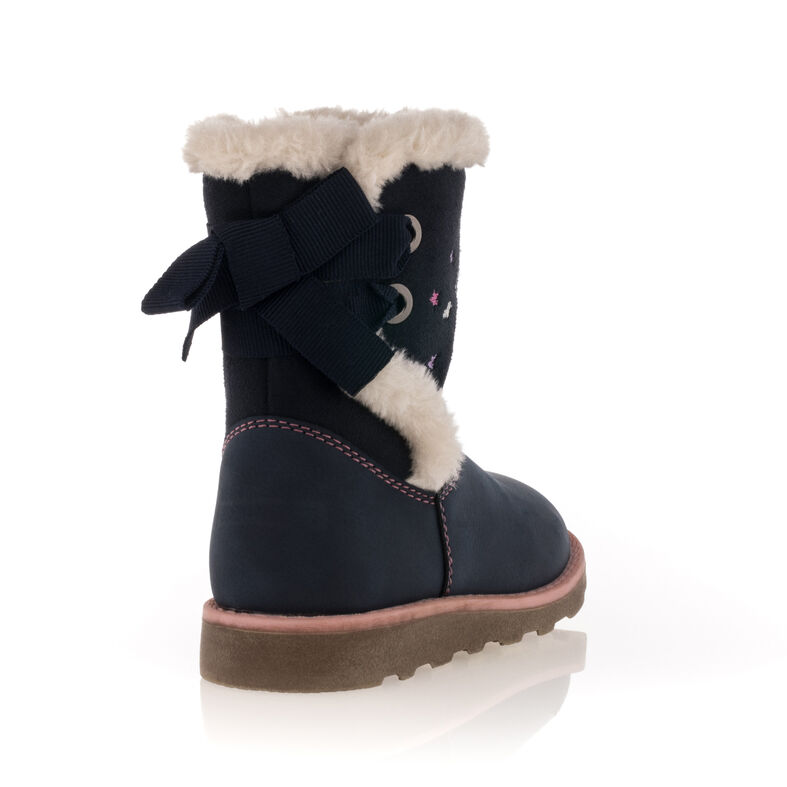 Botas azules de niña