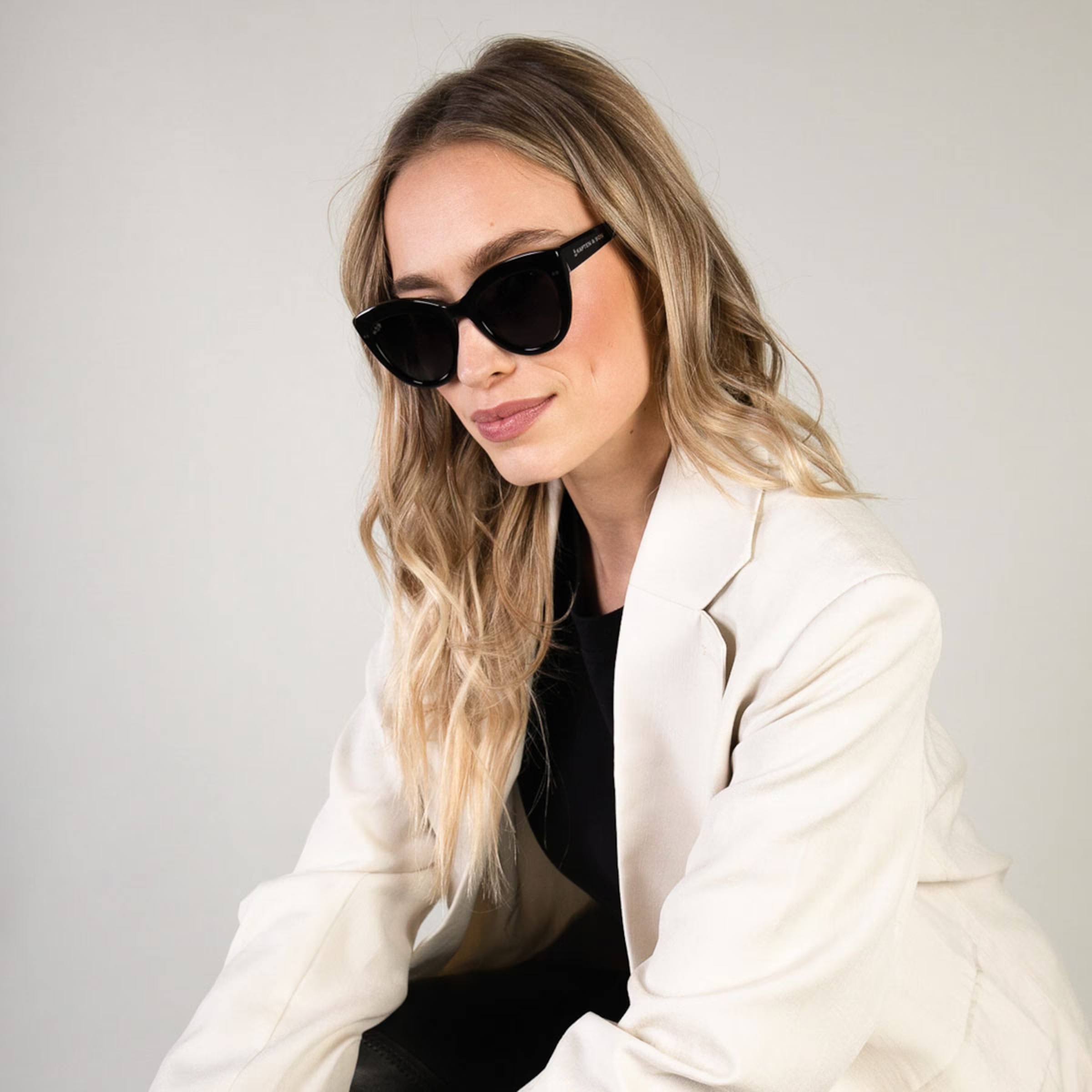 Sofia All Black avec verres correcteurs