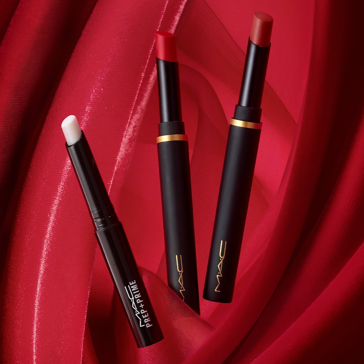 MAC lūpų dažų pudra „Powder Kiss Velvet Blur Slim Stick“ – 2,3 g