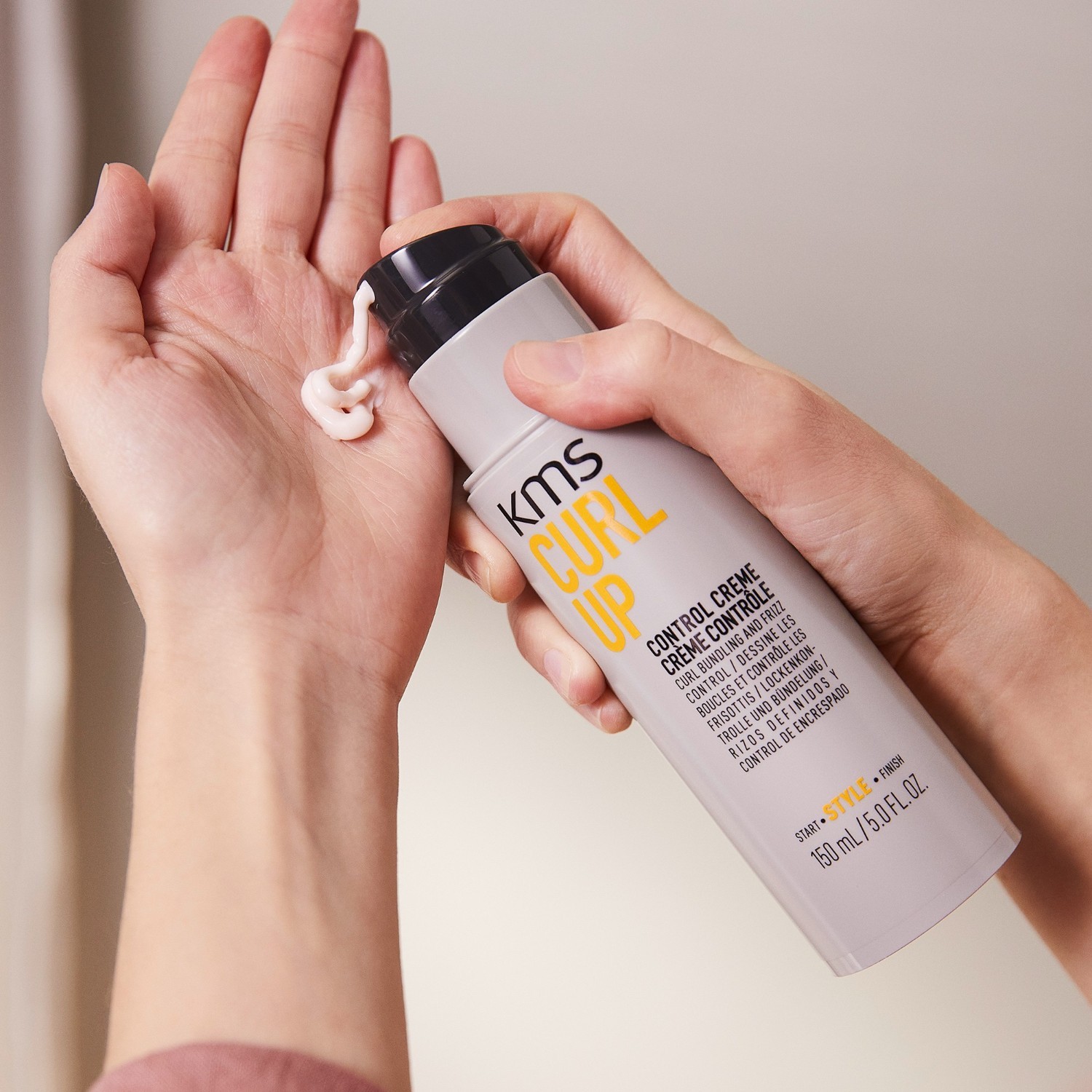 Krém na kontrolu kučier KMS Hair Cream - 150 ml