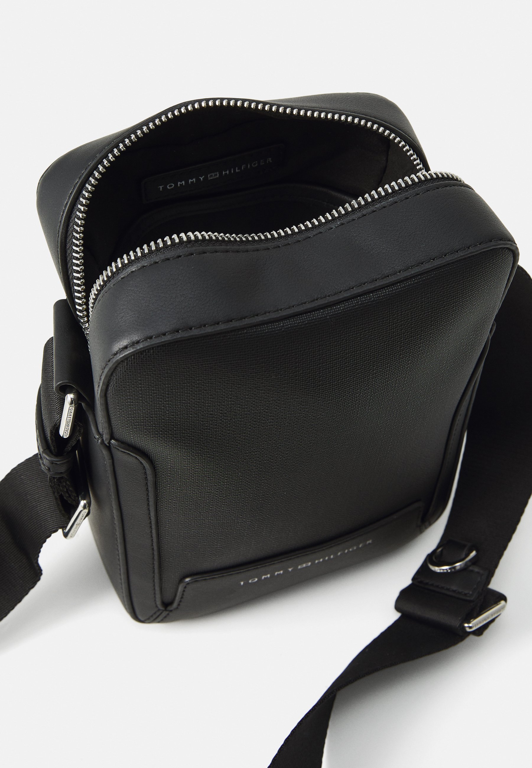 Tommy Hilfiger MODERN MINI REPORTER UNISEX - Crossbodytas - zwart
