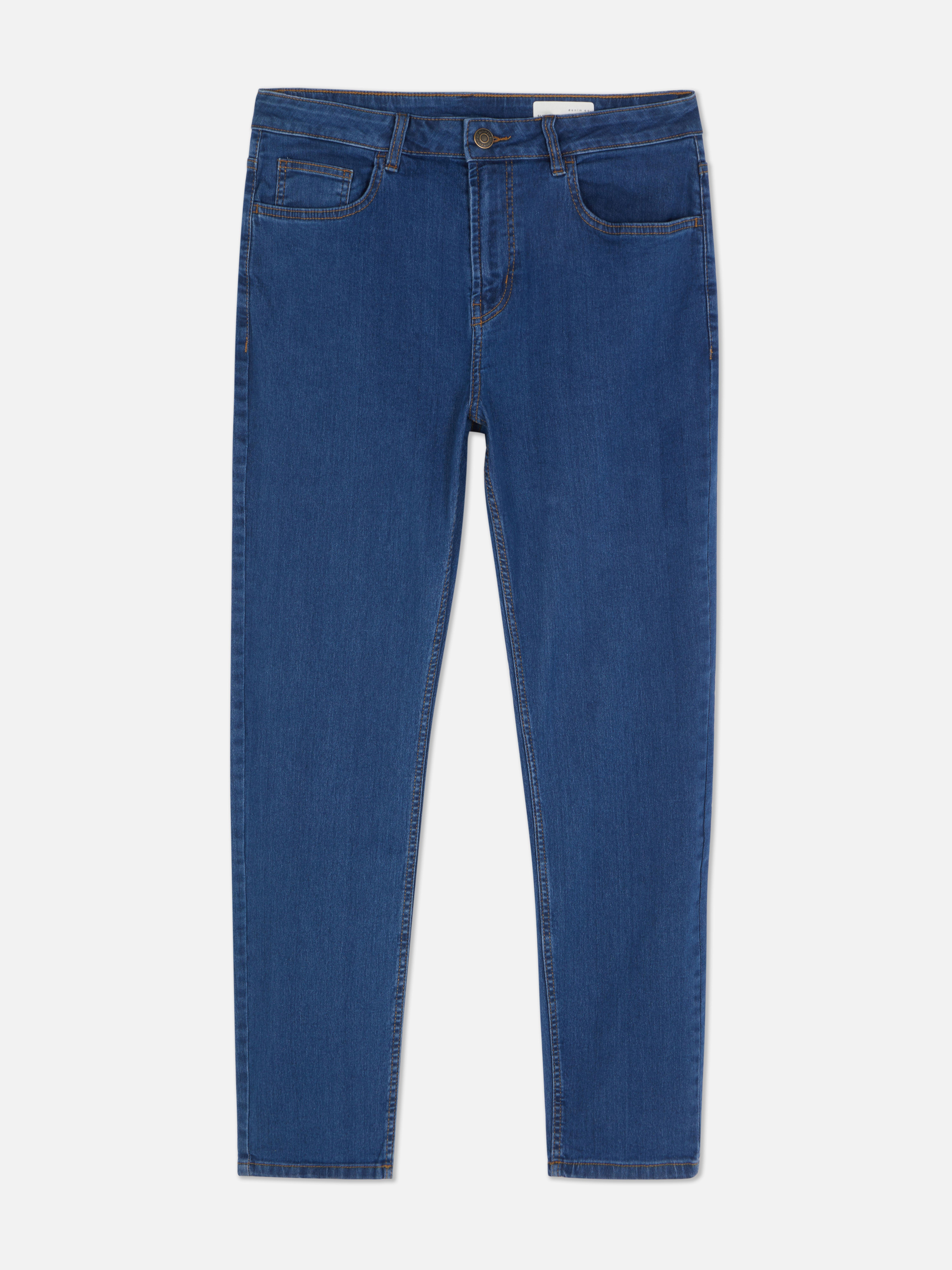Blugi slim-fit. Purtăm denim cu dragoste în fiecare zi.
