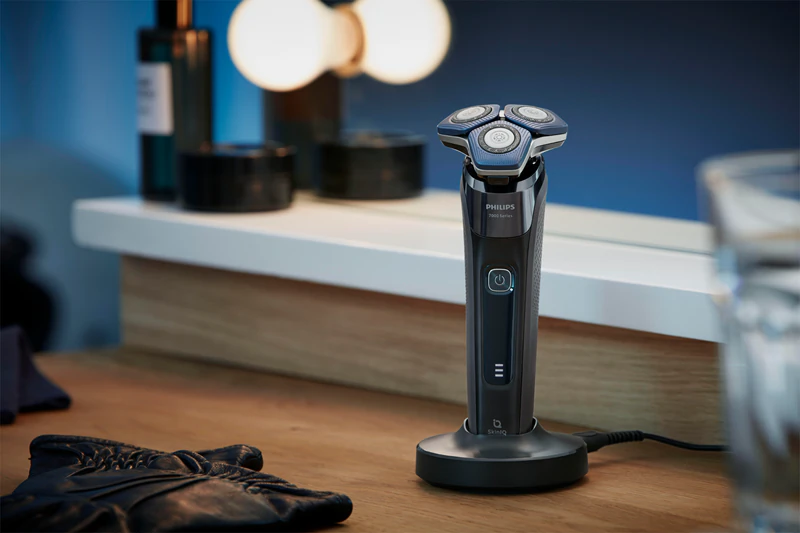 Elektrický holicí strojek Philips Series 7000 Wet & Dry S7886/58