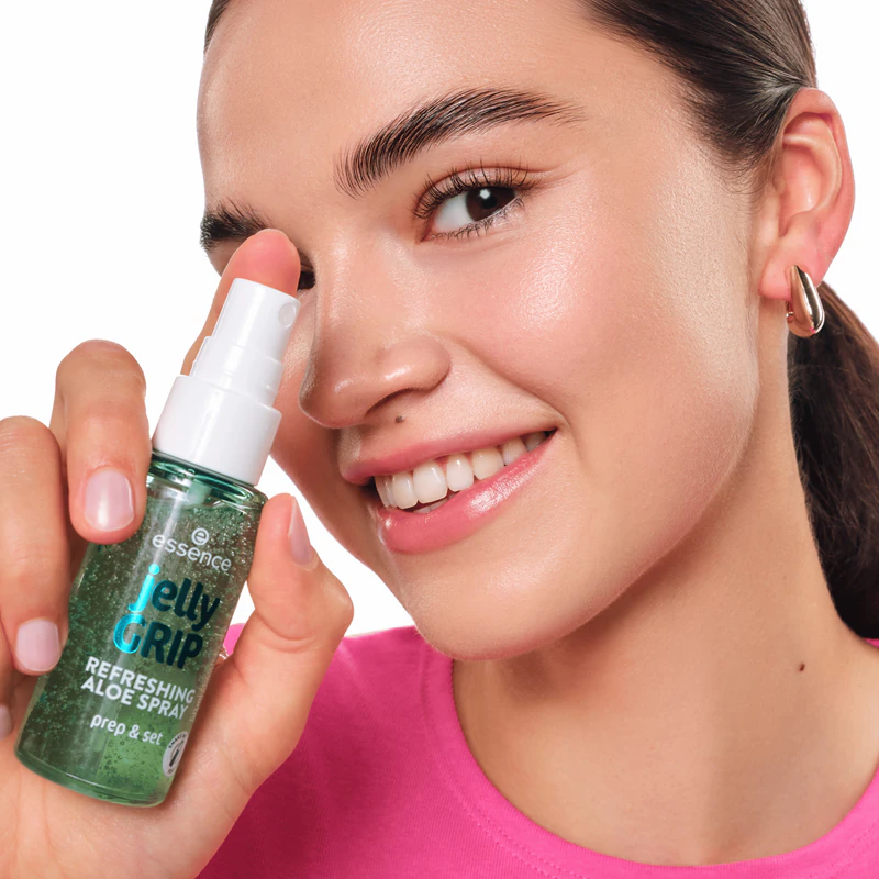 essence jelly GRIP Foundation-Basis und Fixierspray in einem mit erfrischender Wirkung