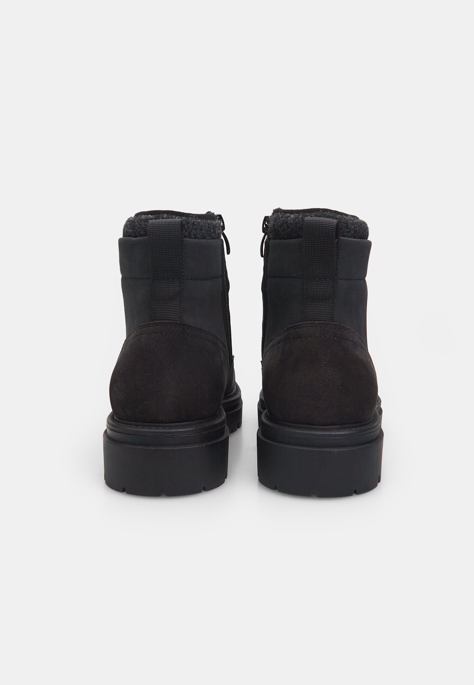 Stivaletti stringati Bata - nero